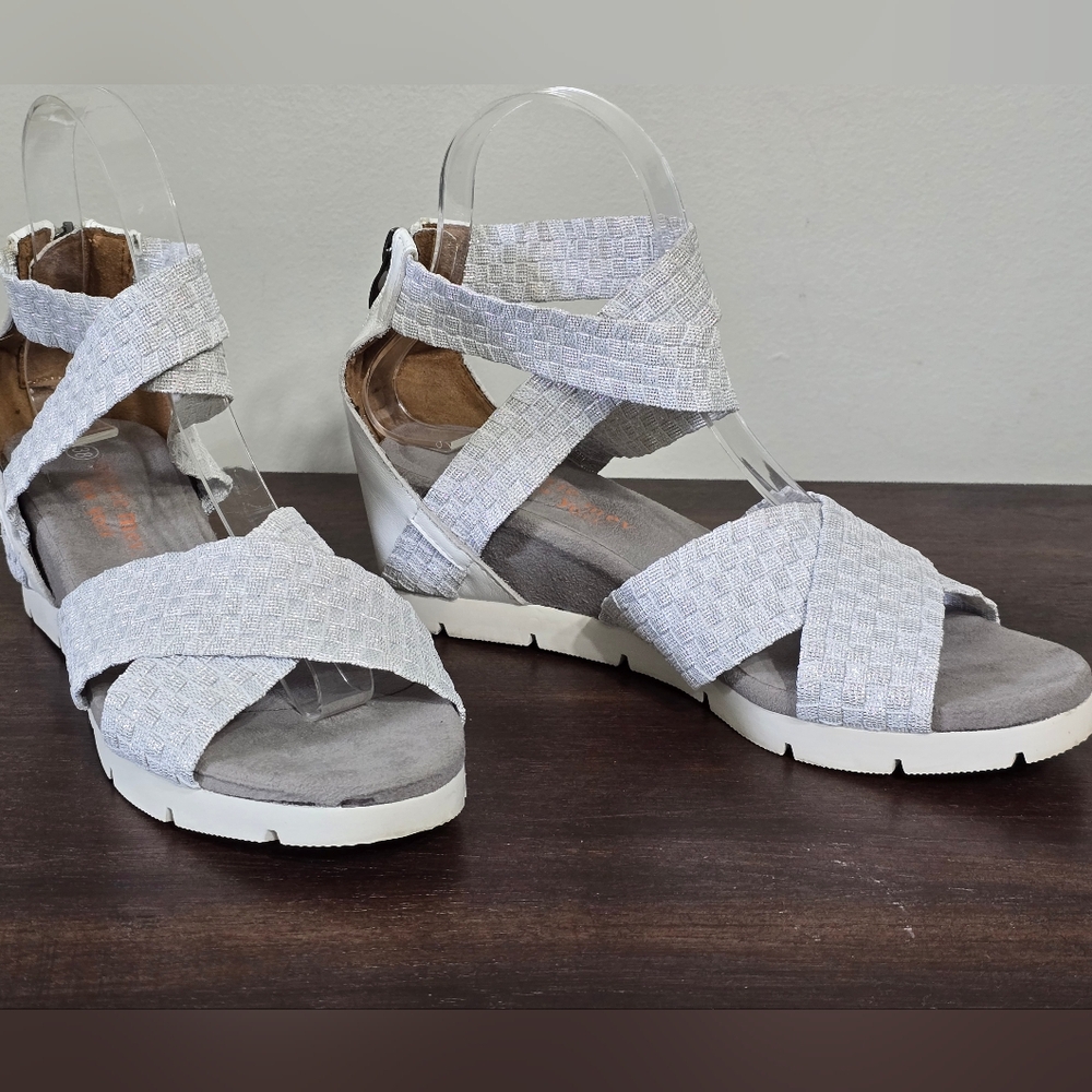 Bernie Mev. New York Honesty Sandals Women's Size 38 EUR/7.5 US